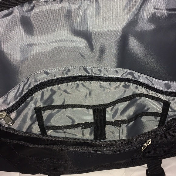 Used Eddie Bauer black laptop, messenger bag - Picture 7 of 13